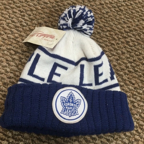 leafs winter hat